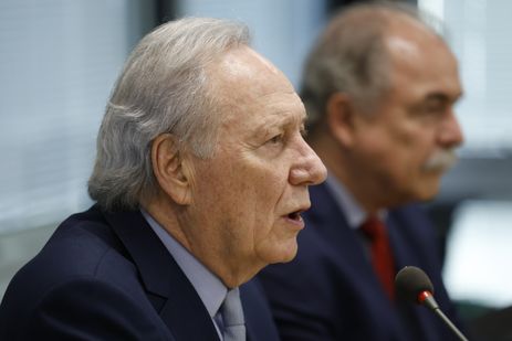 Rio de Janeiro (RJ) 16/08/2024 – O ministro da Justiça e Segurança Pública, Ricardo Lewandowski, e o presidente do Banco Nacional de Desenvolvimento Econômico e Social (BNDES), Aloizio Mercadante, anunciam parcerias. Foto: Fernando Frazão/Agência Brasil
